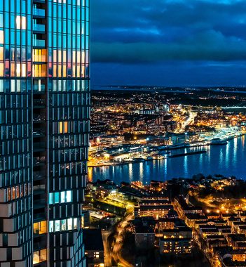 Utsikt över Göteborg med Karlatornet i förgrunden